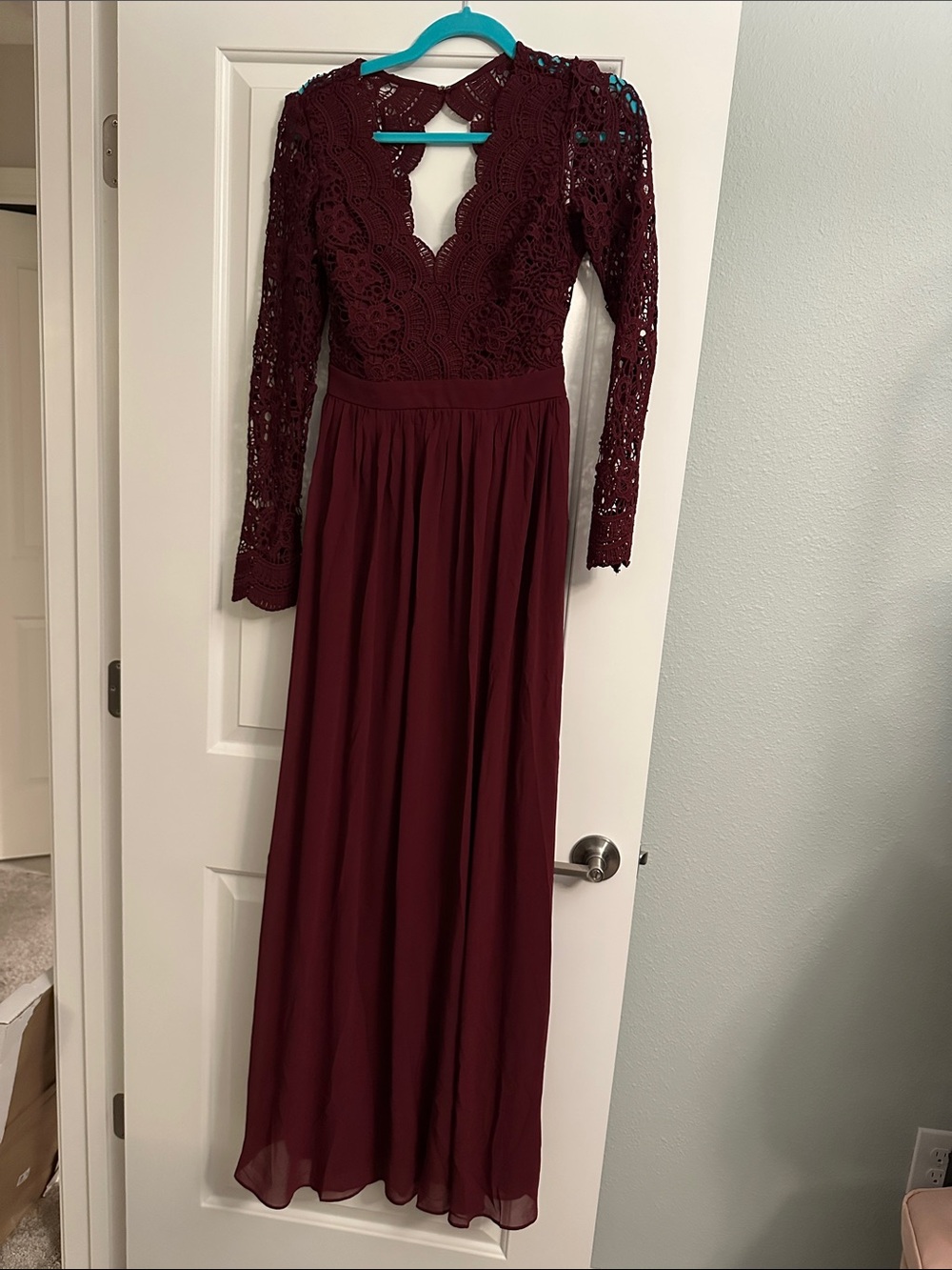 Lulu's Deep Burgundy Lace Maxi Dresa
